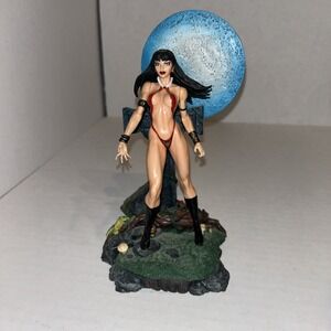 Moore Creations VAMPIRELLA Moon Graveyard Cross Statue Ltd Ed‎ 2001 1/5000 E4